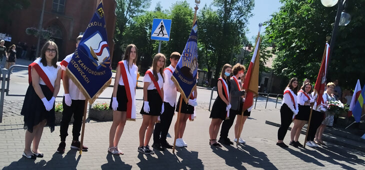 W dniu 18 czerwca 2021 przedstawiciele Stowarzyszenia „Dla Szopienic” uczestniczyli  w uroczystości złożenia  kwiatów pod Pomnikiem Powstańca w Szopienicach w 99 rocznicę przyłączenia  Górnego  Śląska do Polski.