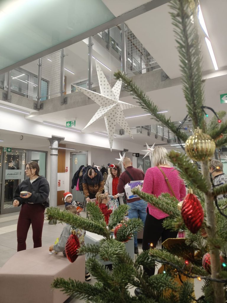 Kiermasz Świąteczny oraz spotkanie z Mikołajem