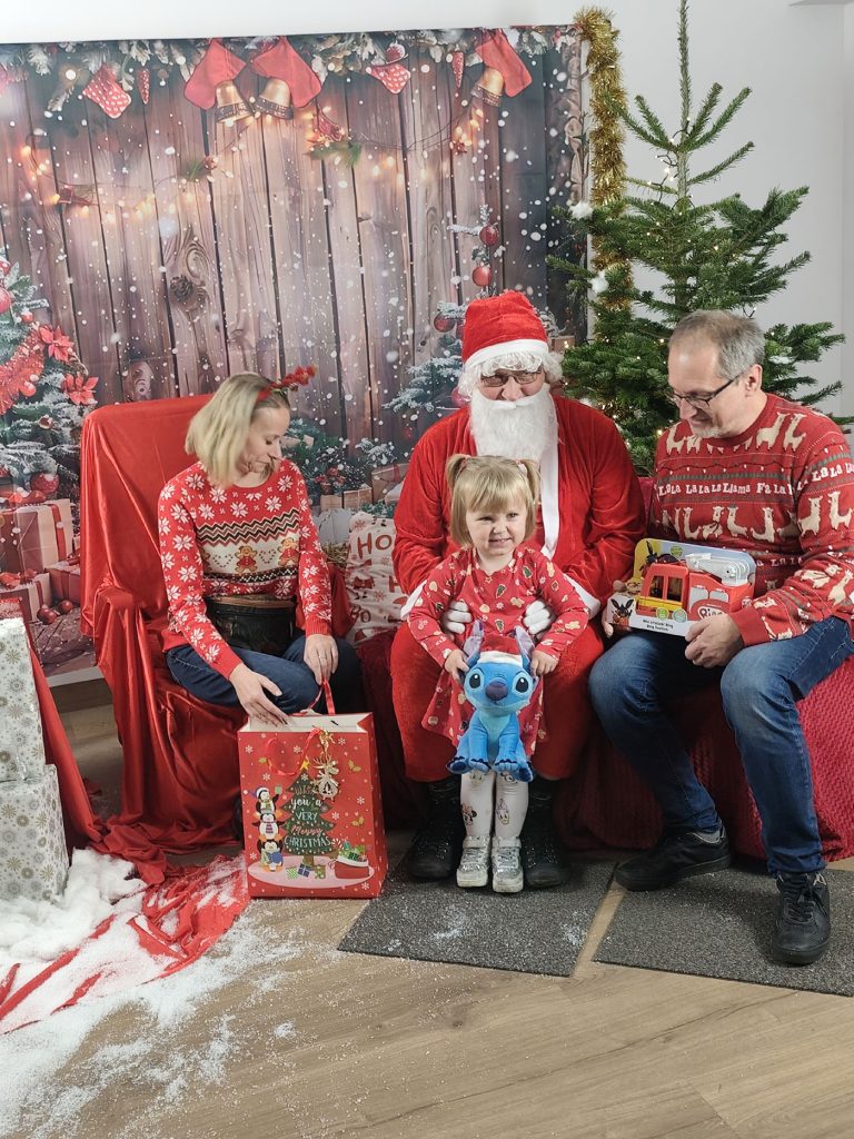 Kiermasz Świąteczny oraz spotkanie z Mikołajem