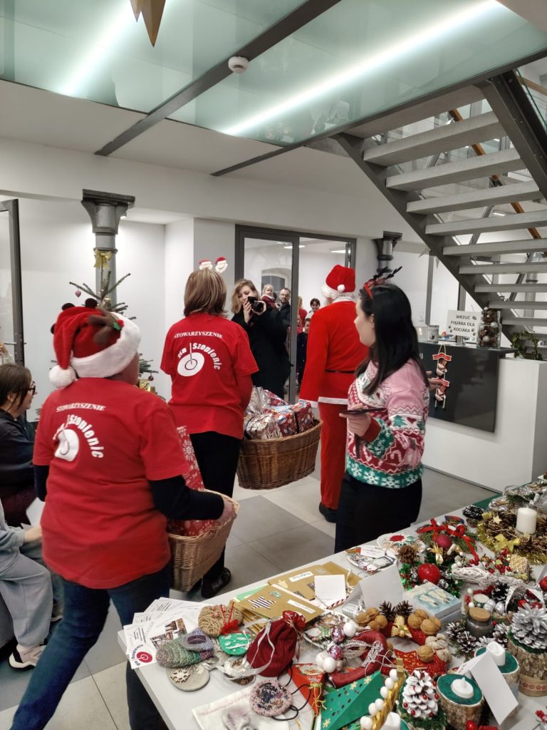 Kiermasz Świąteczny oraz spotkanie z Mikołajem