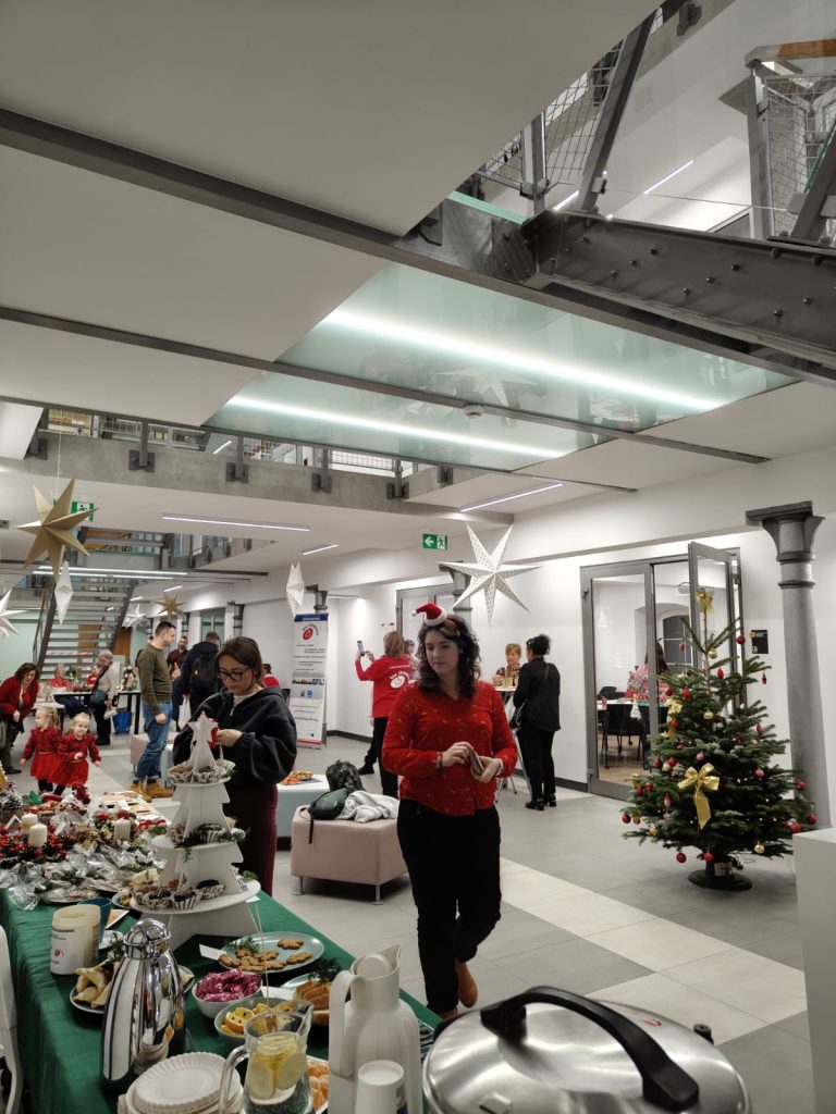 Kiermasz Świąteczny oraz spotkanie z Mikołajem