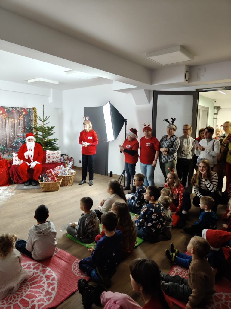 Kiermasz Świąteczny oraz spotkanie z Mikołajem